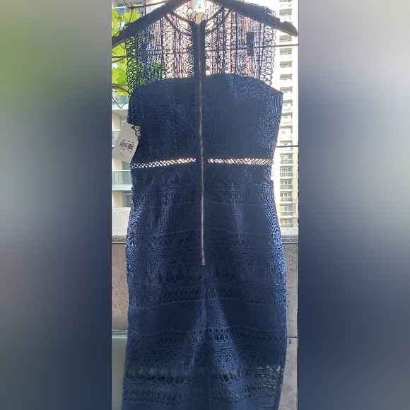 BARDOT Mariana Lace Dress in Patblue, size XS / 4, back zipper. - Picture 3 of 5